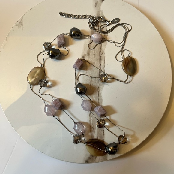 Elegant Multi-Color Beaded Necklace - Picture 2 of 5